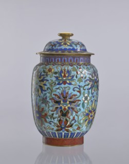 Vase with lid, Chinese, Qing dynasty 1644–1911, cloisonné enamel decorative vessel with floral