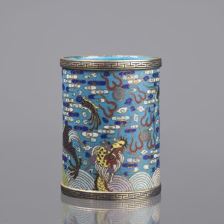Brush vessel, cloisonné enamel, Qing dynasty 1644–1911, 19th century, China. Decorated with