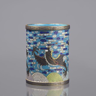 Brush vessel, cloisonné enamel, Qing dynasty 1644–1911, 19th century China. Decorated with dragons,