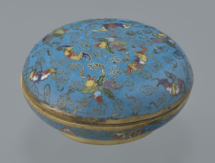 Round box with a lid, cloisonné enamel, Chinese, Qing 1644–1911. Cylindrical, flattened in shape,