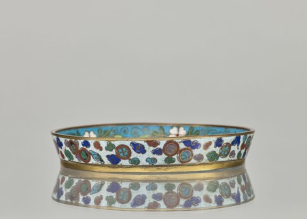Plate with a brim; cloisonné enamel dish, 19th century China Qing dynasty. Circular plate with