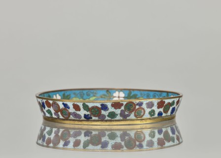 Plate, cloisonné enamel dish with a brim, 19th century China Qing dynasty. Height 2.4 cm; diameter