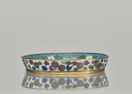 Plate with a brim; cloisonné enamel dish with plant ornaments and a tiger symbol. Chinese, Qing