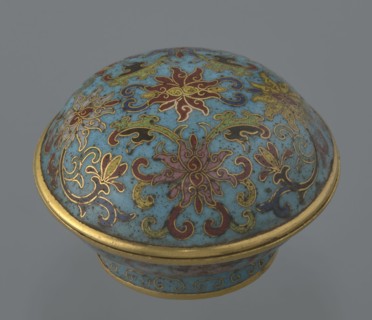 Box with a lid. Cylindrical, spheroidal shape on a separate ring foot, with a slightly convex lid.