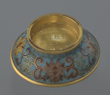 Cylindrical spheroidal box with lid, cloisonné enamel on metal, 18th century, China, Qianlong