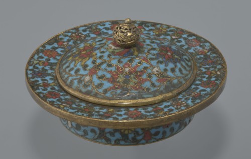 Tin with a lid, Chinese, Qing dynasty, Qianlong period, cloisonné enamel. Cylindrical tin with a