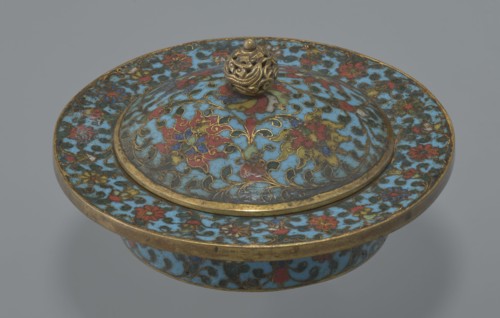 Tin with a lid, Chinese, Qing dynasty Qianlong period, cloisonné enamel on tin, 18th century.