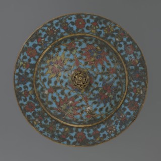 Tin with a lid, Chinese, Qing dynasty, Qianlong period, 18th century. Cylindrical tin with a wide