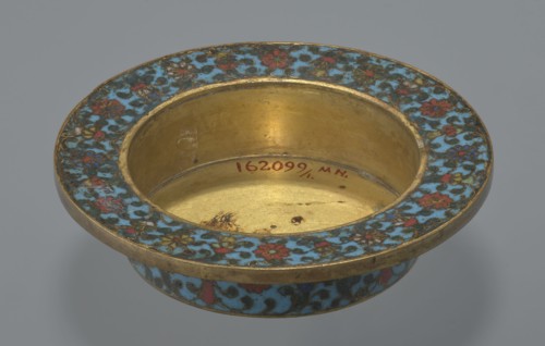 Tin with a lid, 18th century, China. Cloisonné enamel on tin. Cylindrical tin with a wide