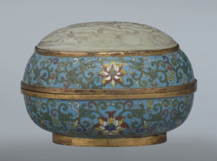 Box with a lid, cloisonné enamel, 18th century, China. Oval, spheroidal box on a ring foot, divided