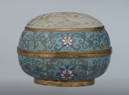 Box with a lid, Chinese, Qing dynasty, Qianlong period, cloisonné enamel on metal with a slightly