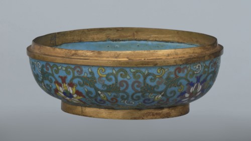 Box with a lid;, Chinese, Qing dynasty, Qianlong period, 18th century. Cloisonné enamel spheroidal
