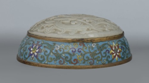 Box with a lid; cloisonné enamel on metal with a slightly convex grayish jade bas-relief plaque on