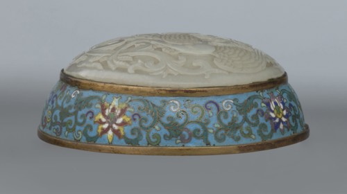 Box with a lid; cloisonné enamel on metal with a slightly convex bas-relief grayish jade plaque on