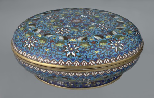 Box with lid, gift, Chinese, Qing dynasty Qianlong period, cloisonné enamel. Large
