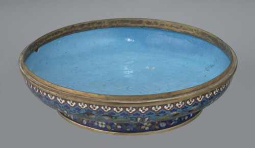 Box with lid. Chinese, Qing dynasty, Qianlong period, 18th century. Cloisonné enamel large