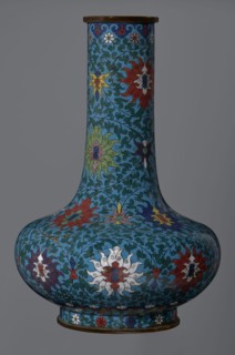 Vase, cloisonné enamel, Qing dynasty 2nd half of the 18th century, China. Vase with a long, wide