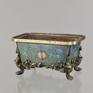 Flower pot incense burner on four legs, 18th century, China, Qing 1644–1911, cloisonné enamel.