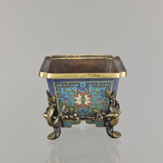 Flower pot incense burner on four legs, 18th century, China, Qing 1644–1911. Cloisonné enamel
