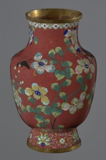Vase, gift; Chinese, Qing dynasty Xianfeng, 1851–1861; cloisonné enamel. The vase is set on a tall,