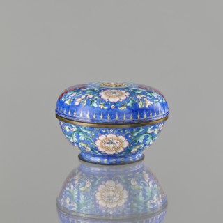 Incense burner — bowl with a lid; maker, Chinese; Qing dynasty 1644–1911; 18th/19th century;