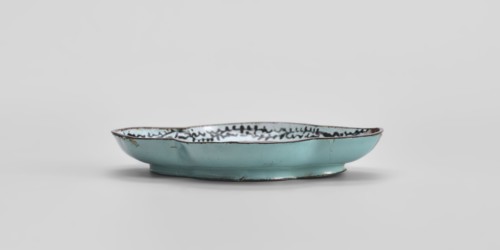 Plate, Chinese, painted enamel, Qing dynasty 1644–1911, 18th century, genre scenes, vessel, height