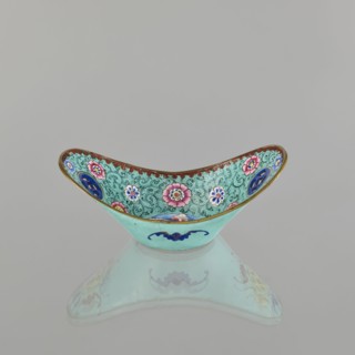 Bowl; painted enamel on porcelain; Qing dynasty 1644–1911, 18th–19th century, China; decorated with
