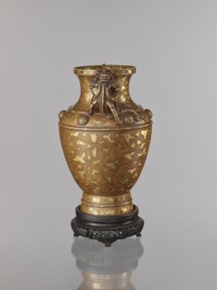 Vase on base. Chinese art; Chinese, Qing 1644–1911. Cast in bronze with cold-gold inlay, dusted
