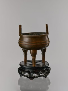 Ding incense burner on stand, Chinese, 19th century Qing, 1644–1911. Bronze censer/incense burner