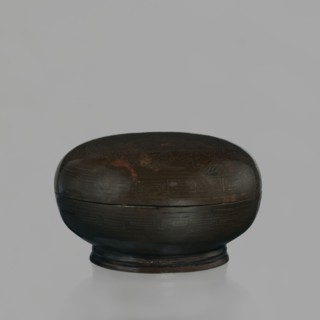 Box with a lid; Chinese, Qing dynasty 1644–1911; 18th century. Decoration inlaid with silver thread