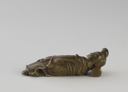 Paperweight: figurine of a lying/sleeping woman on a pillow, Chinese, Qing dynasty 1644–1911, 19th