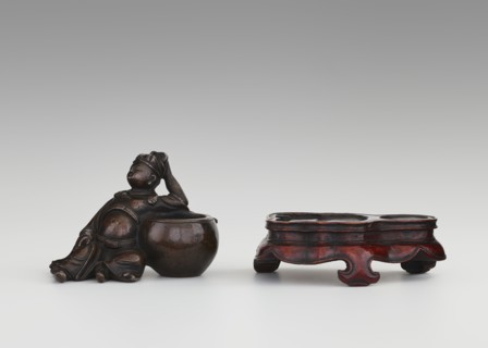 Paperweight: Li Bai on a stand; sculptor unknown. Material: sculpture; subject: Li Bai 701–762