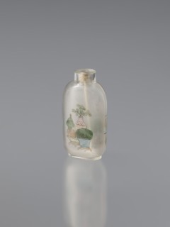 Snuffbox with spoon, Chinese; Qing dynasty 1644–1911. Rounded-sided snuffbox, height 6.4 cm, width