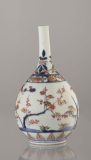 Bottle, porcelain, Arita, Japan, ca. 1700–1730; height 22.3 cm, diameter 12.2 cm. Decoration: Imari