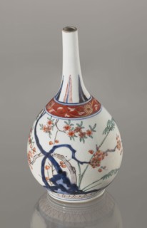 Bottle, early 18th century, Japan Edo, 1603–1868. Porcelain sake bottle decorated in the kakiemon