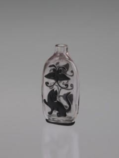 Flask-snuffbox, ; motif: flowers, lion, bottles, butterflies; Chinese art, Chinese culture; Qing