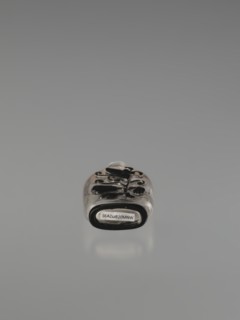 Flask snuffbox, 19th century, China, Qing 1644–1911. Layered transparent glass with a black top