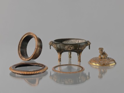 Incense burner kôro of the ding type with a cover, ding vessels, Japanese art, floral pattern,