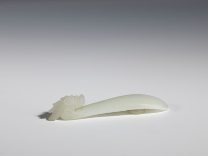 Belt clasp. Head in the shape of a one-horned dragon's head with a curved muzzle. Smooth, rounded