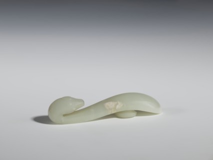 Belt clasp, Chinese, lizards zoological motif, Qing 1644–1911. Smooth, rounded handle. Milky-white