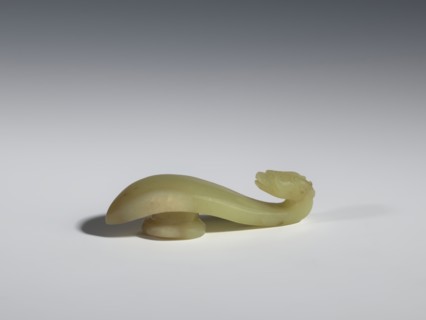 Belt clasp, Chinese, dragons iconography, Qing 1644–1911. Pointed handle and slightly marked side
