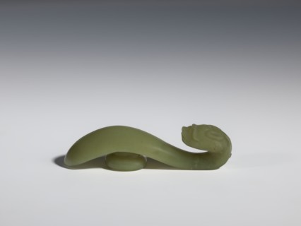 Belt clasp, Chinese, dragons iconography, Qing style, Qing 1644–1911. Jadeite with a green shade
