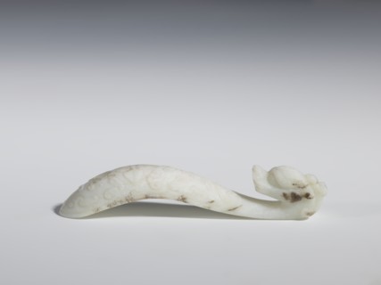 Belt clasp;, White-gray jadeite belt buckle in bas-relief and engraving, 18th–19th century, Qing
