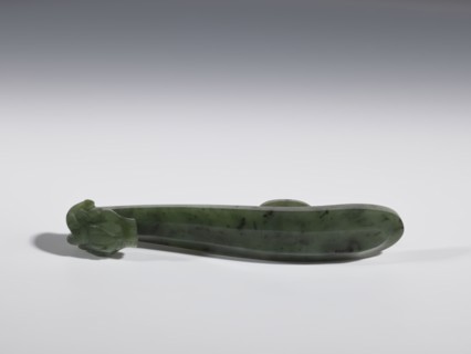 Belt clasp, Chinese, dragons iconography, Qing 1644–1911, 18th–19th century, China, spinach jade