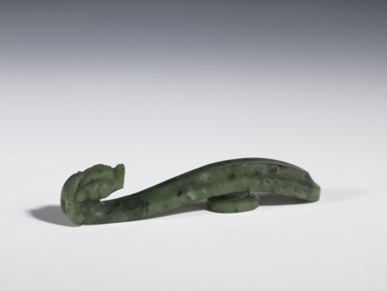 Belt clasp, Chinese, dragons iconography, Qing 1644–1911, slightly concave shaft surfaces, spinach