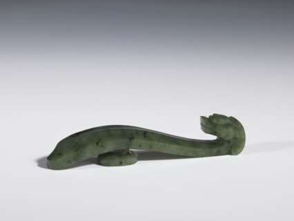 Belt clasp, Chinese, dragons iconography, Qing 1644–1911, slightly concave shaft surfaces, spinach