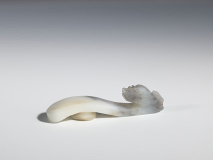 Belt clasp, Chinese, dragons iconography, Qing 1644–1911, flat profiled handle. White jadeite with