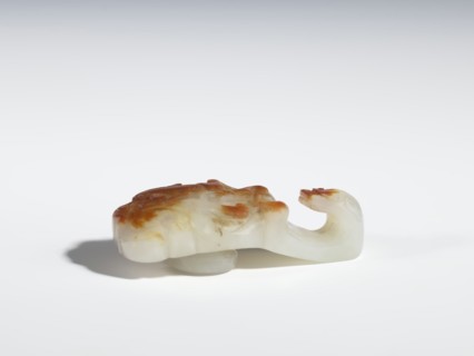 Belt clasp, Chinese, dragons iconography, plant ornament, Qing dynasty 1644–1911, jade with