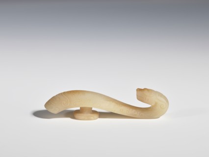 Belt clasp, Chinese, dragons iconography, Qing 1644–1911, Shaft: stylized clouds, lion head fo.