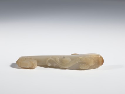 Belt clasp;, Chinese; dragons iconography; Qing 1644–1911; Bas-relief handle with a projection at